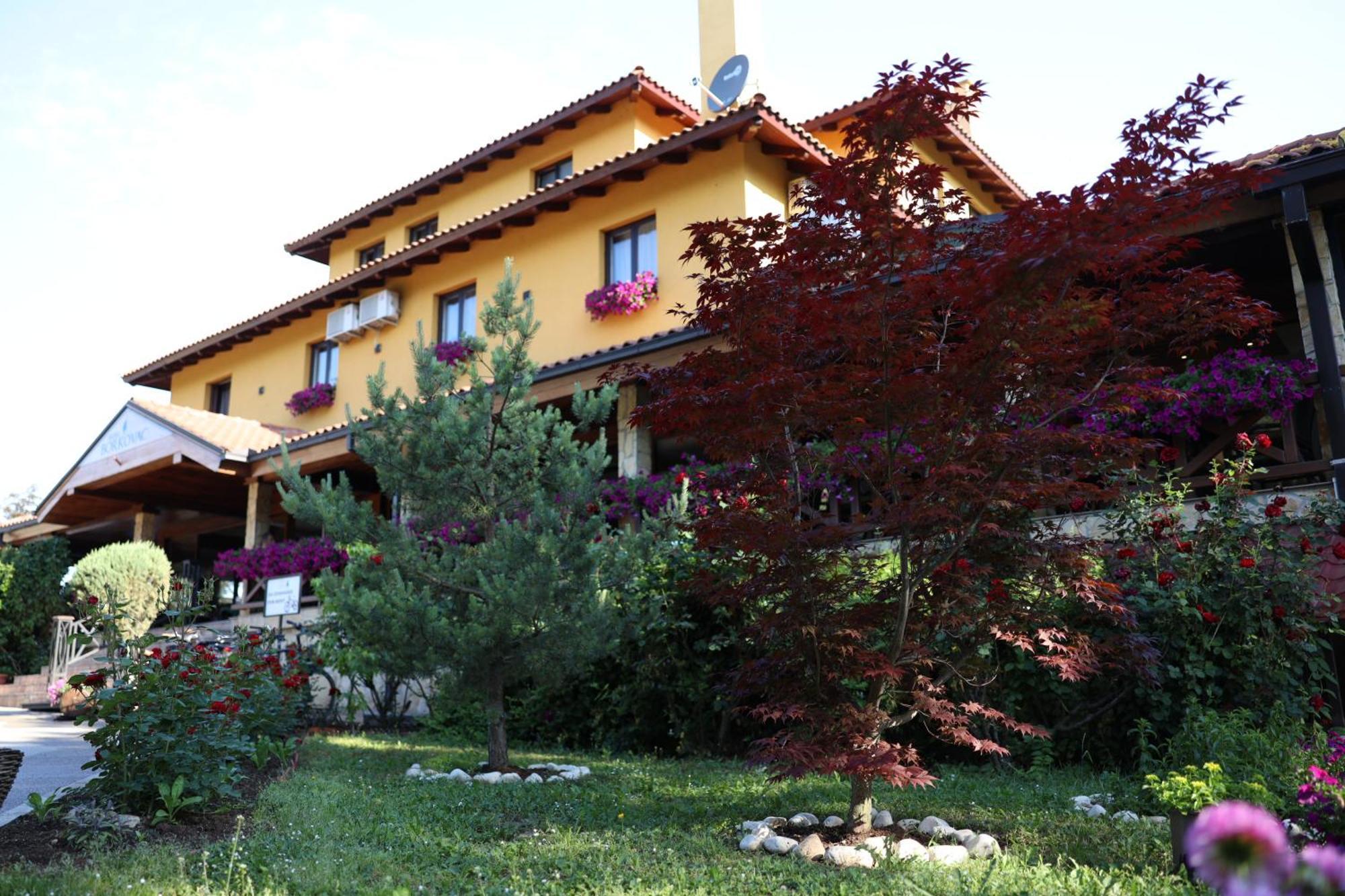 Hotel Borkovac Ruma Exterior photo